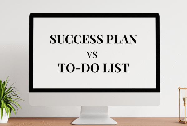 Simple 4-minute daily success plan written in a notebook, showing a time management tip for small business owners.